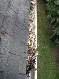 What accessories and tools do you need to clean your gutters