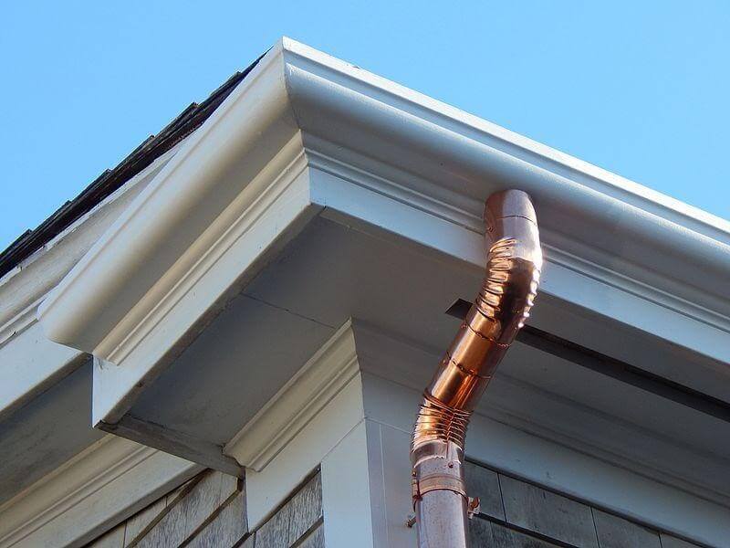 What accessories and tools do you need to clean your gutters