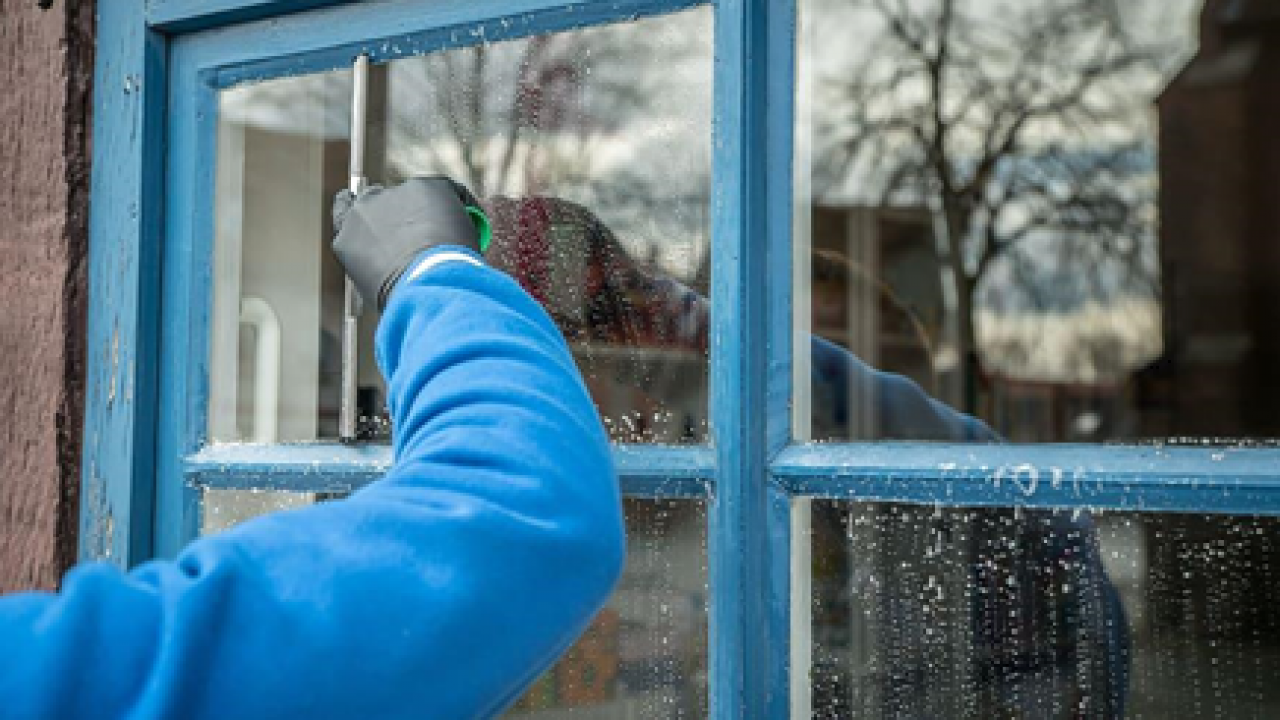 Why is newspaper good for cleaning windows? - Skyscraper Window