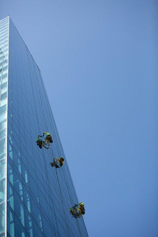 How to find a really good window washing company?