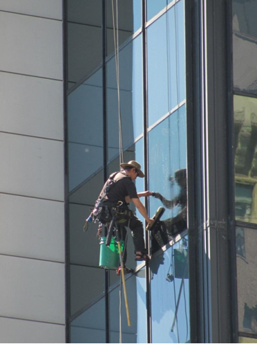 outdoor skyscraper window cleaner salary