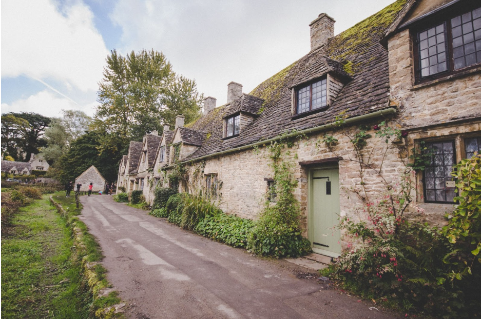 What Are the Benefits of Moss of Roof Removal?