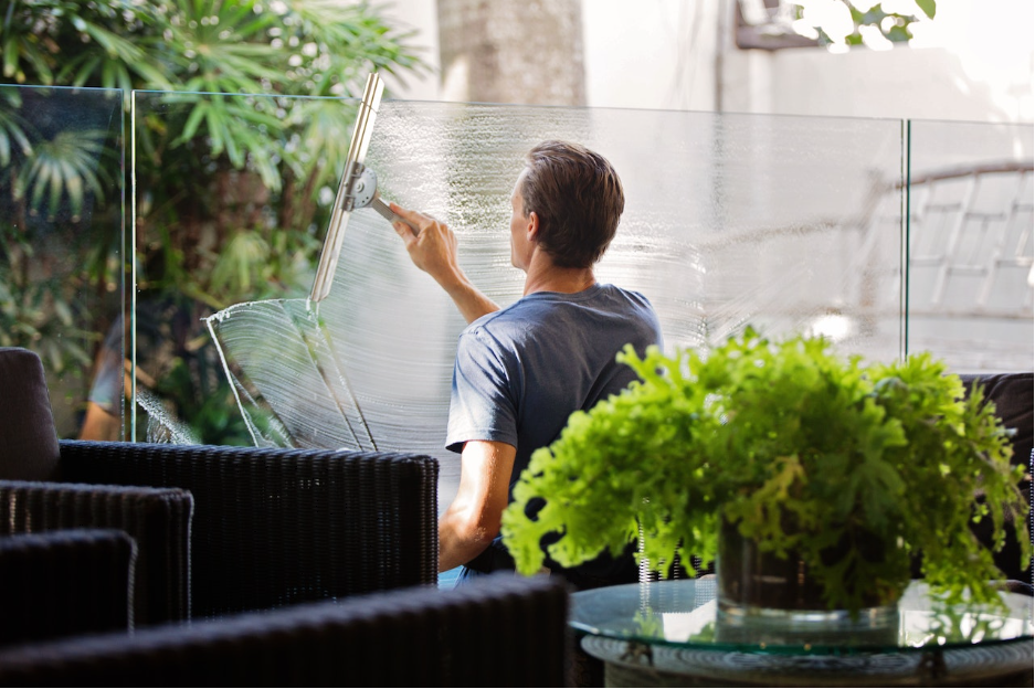 Easy Ways to Remove Scratches from a Glass Window